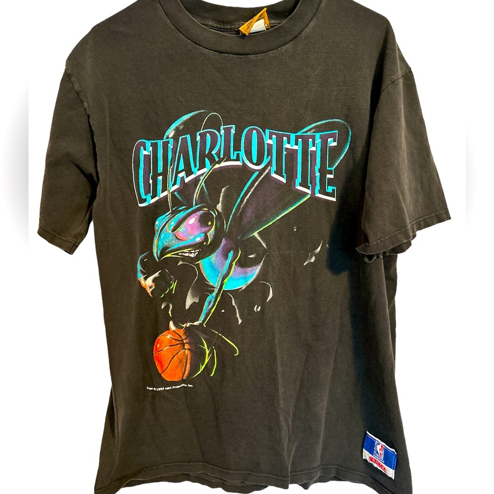 Vintage 1993 Charlotte Hornets Graphic T-Shirt Size Medium Nutmeg